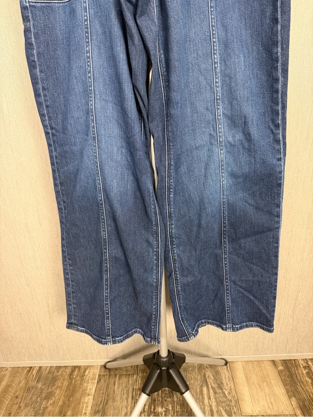 American Eagle Women’s Wide Leg Dark Blue Denim Jeans Size 8 Petite - Picture 3 of 12